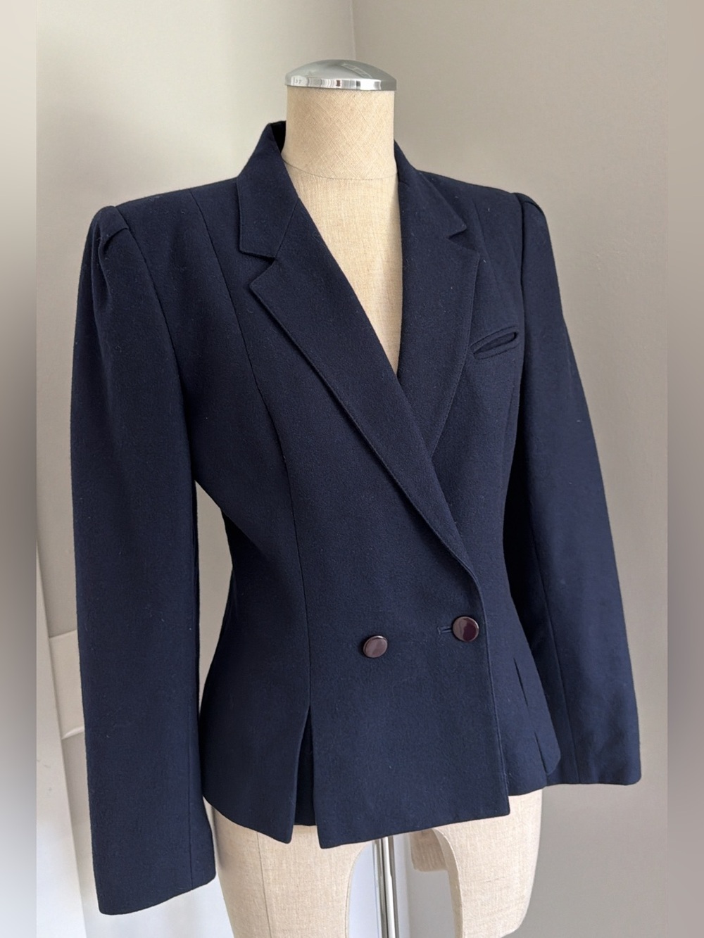 1980s Sasson Women's Navy Solid Notch Lapel 2-Button Lined Wool Blazer 10